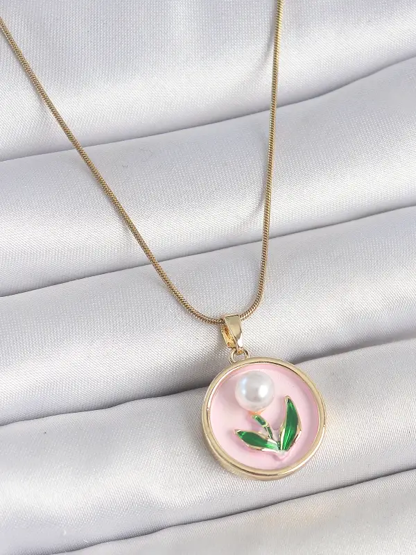 316L Çelik Gold Renk Zincir Pembe Mineli İncili Çiçek İşlemeli Portre Model Kadın Kolye