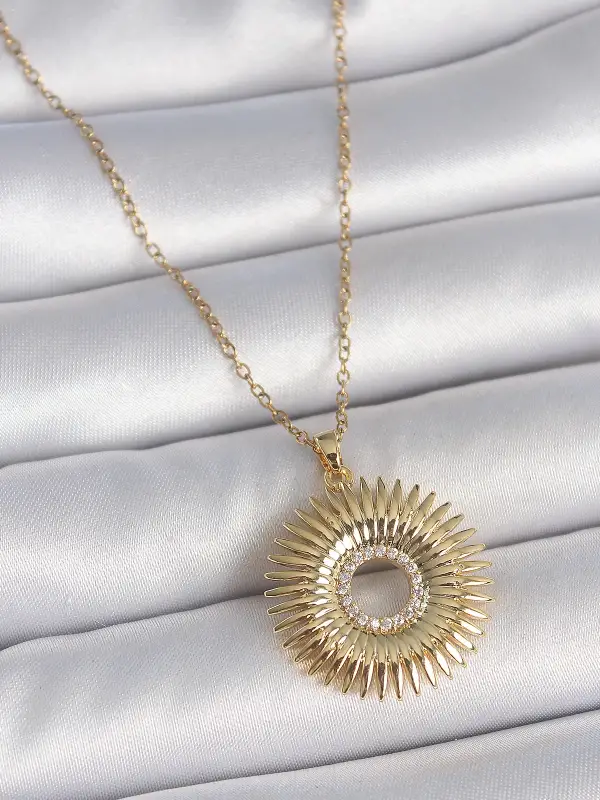 316L Çelik Gold Renk Zincir Zirkon Taşlı Nova Yıldız Model Kadın Kolye