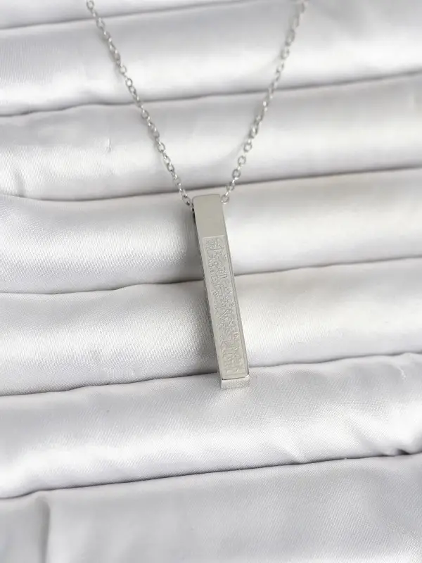 316L Çelik Gümüş Renk Ayetel Kürsi Yazılı Bar Çubuk Kolye