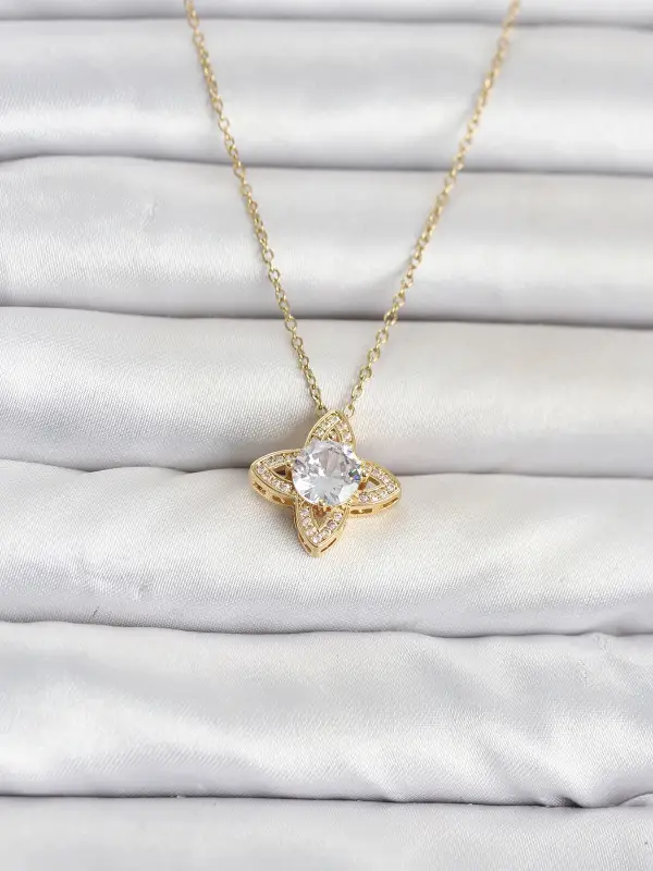 316L Çelik Zincir Gold Renk Yonca Model Kadın Kolye