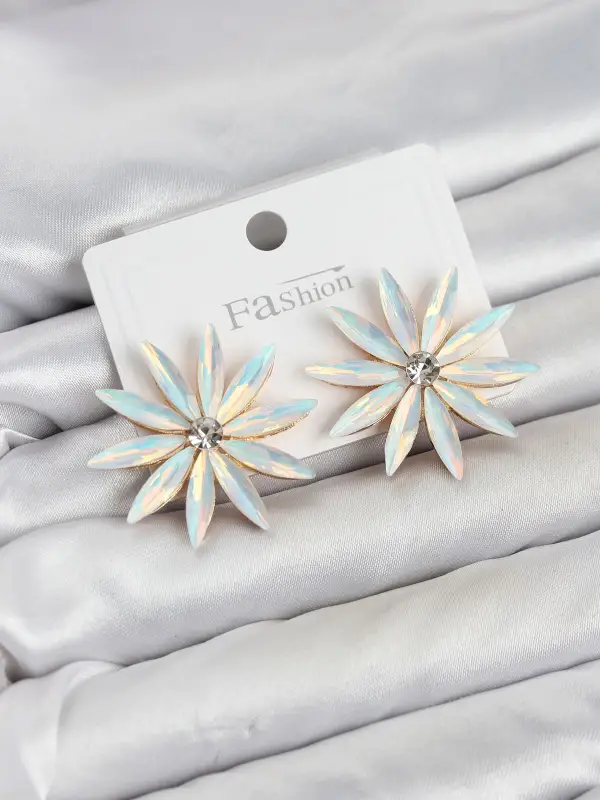 Beyaz Renk Kristal Taşlı Lotus Model Kadın Küpe