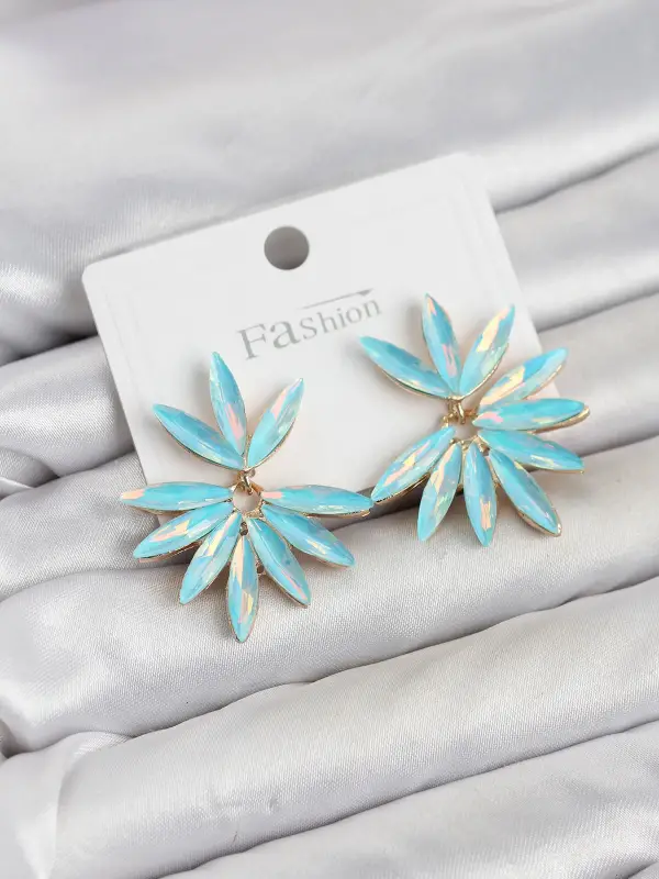 Buz Mavisi Renk Kristal Taşlı Lotus Model Kadın Küpe