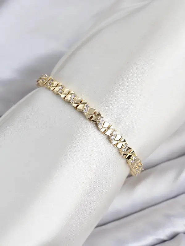 CM Model Zirkon Taşlı VIP Seri Gold Renk Pirinç Kadın Bileklik