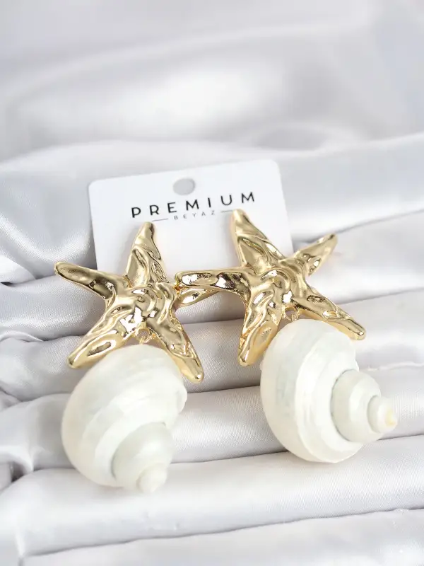 Doğal Deniz Kabuğu ve Gold Renk Yıldız Model Kadın Küpe
