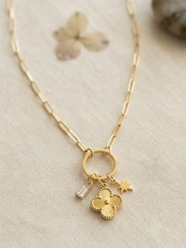 Gold Renk Ataç Zincir Yonca Model Kadın Kolye