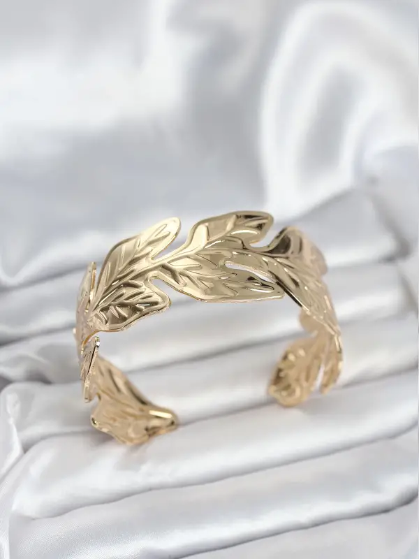 Gold Renk Pirinç Levha Yaprak Model Kadın Bileklik