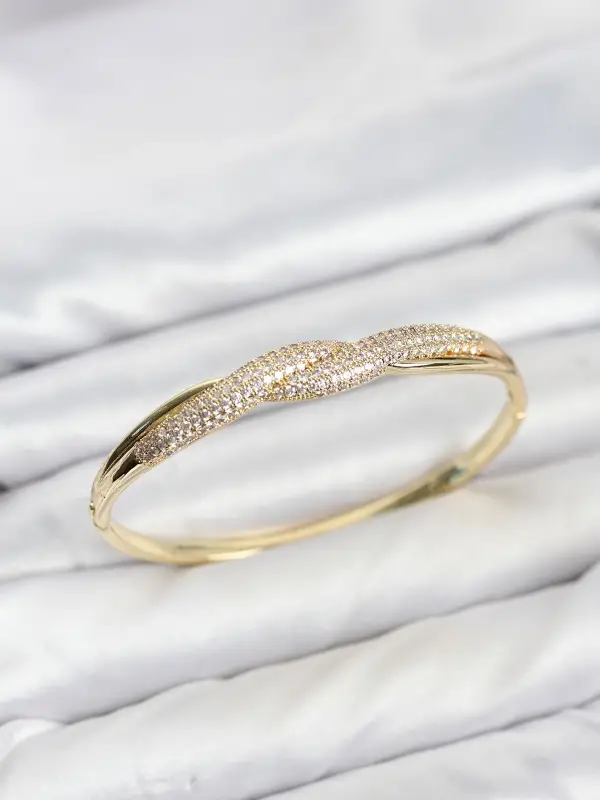 Gold Renk Zirkon Taşlı Sarmal Model Kadın Kelepçe Bileklik