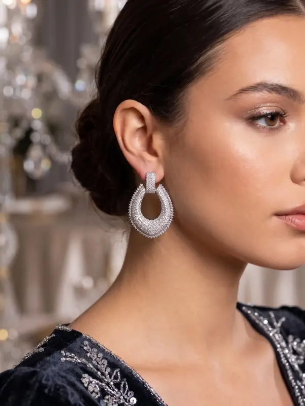 Gümüş Renk Zirkon Taşlı Damla Halka Model Kadın Abiye Küpe