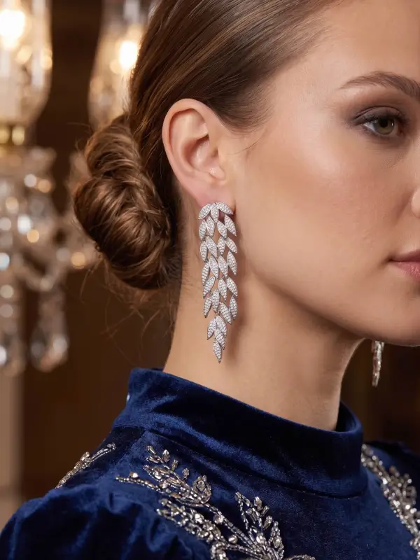 Gümüş Renk Zirkon Taşlı Sarmaşık Yaprak Model Kadın Abiye Küpe