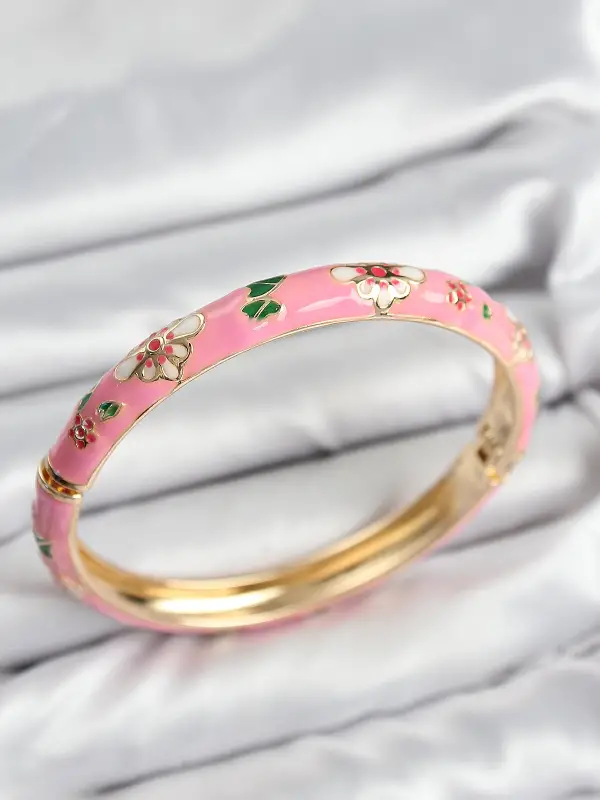 Mineli Pirinç Pembe Çiçek Motifli Gold Kadın Kelepçe