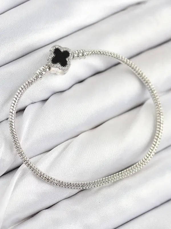 Pirinç Charm Zirkon Taşlı Yonca Model Gümüş Renk Kadın Bileklik