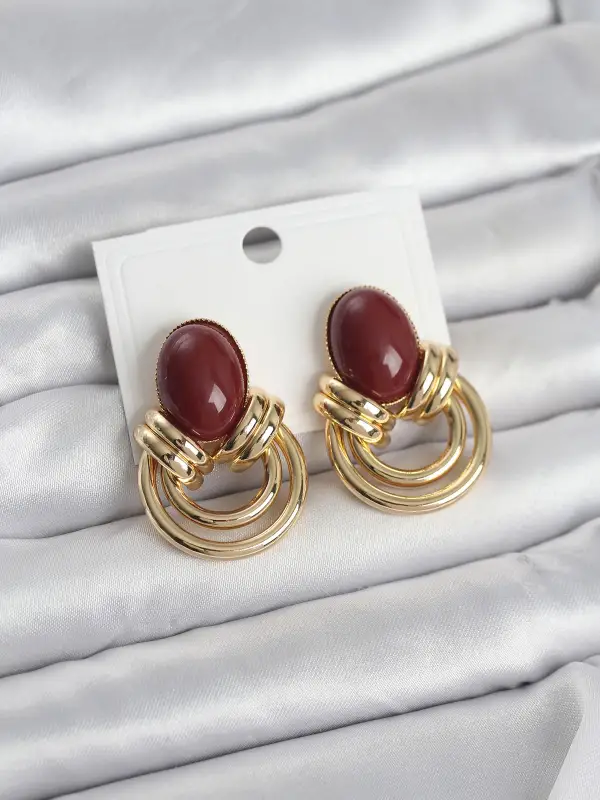 Pirinç Gold Renk Bordo Taşlı Vintage Kadın Küpe