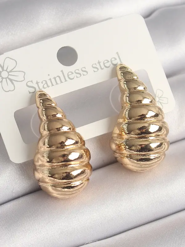 Pirinç Gold Renk İşlemeli Damla Model Kadın Küpe