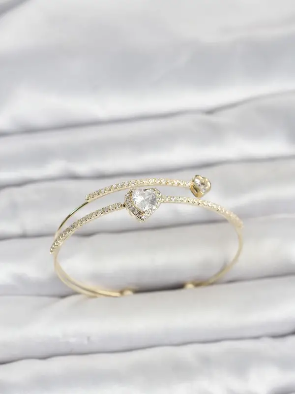 Pirinç Gold Renk Kalp Model Zirkon Taşlı Kadın Bileklik