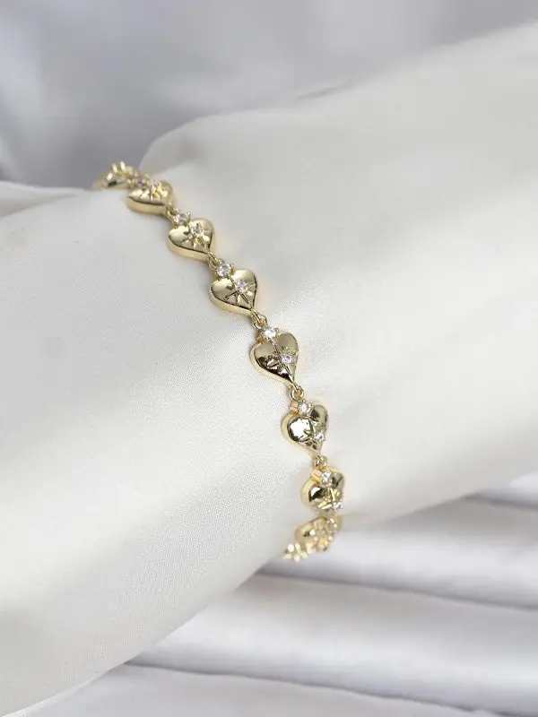 Pirinç Gold Renk Kalpli Kutup Yıldızı İşleme Kadın Bileklik