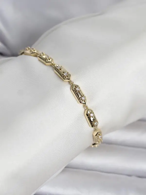 Pirinç Gold Renk Kutup Yıldızı İşleme Kadın Bileklik