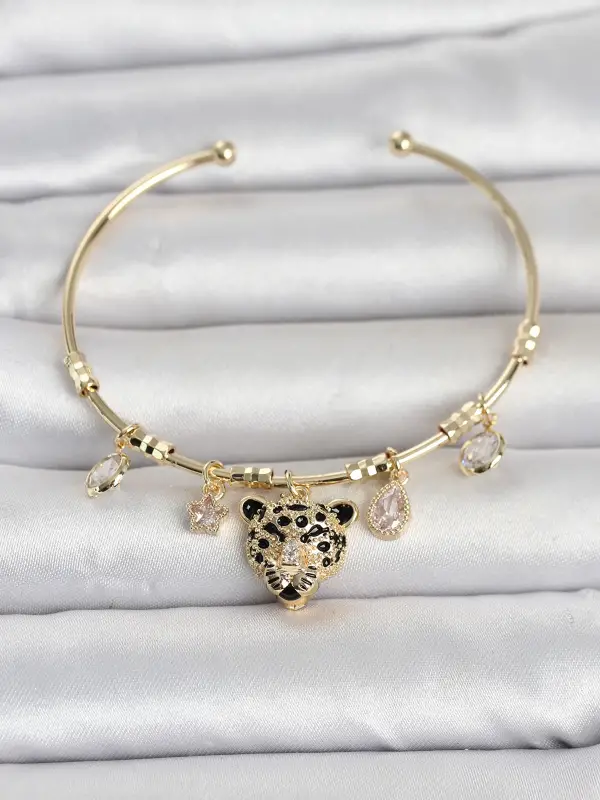 Pirinç Gold Renk Leopar Detaylı Charmlı Kadın Bileklik