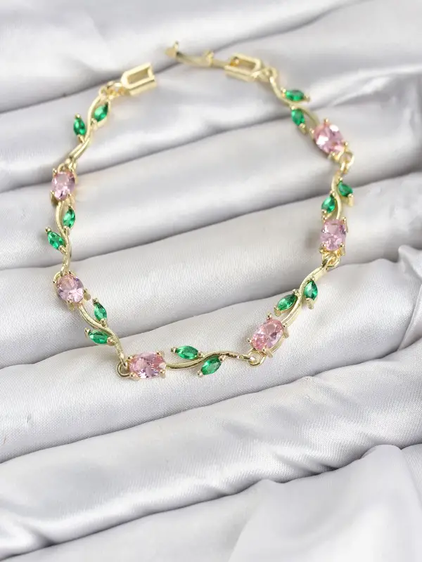 Pirinç Gold Renk Pembe Zirkon Taşlı Çiçek Model Kadın Bileklik