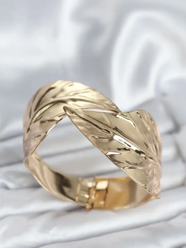 Pirinç Gold Renk Yaprak Model Kadın Bileklik