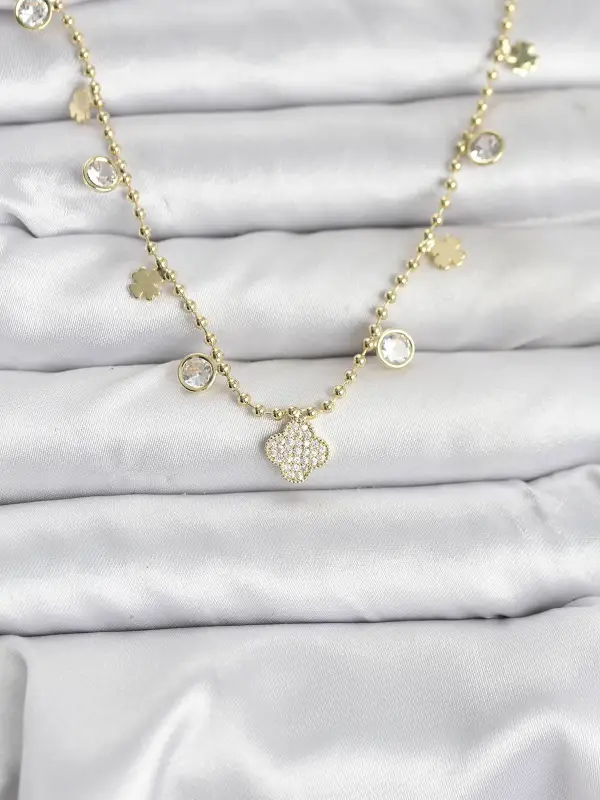 Pirinç Gold Renk Yonca Model Kadın Kolye