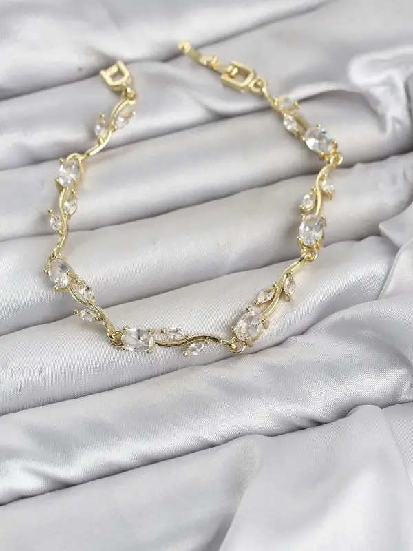 Pirinç Gold Renk Zirkon Taşlı Çiçek Model Kadın Bileklik