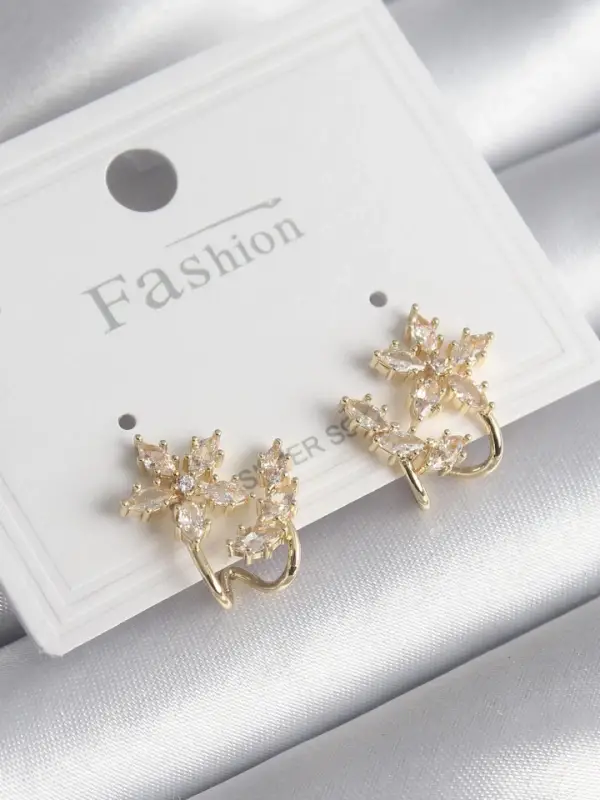 Pirinç Gold Renk Zirkon Taşlı Çiçek Model Kadın Küpe