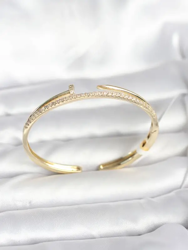 Pirinç Gold Renk Zirkon Taşlı Çivi Model Kadın Kelepçe Bileklik