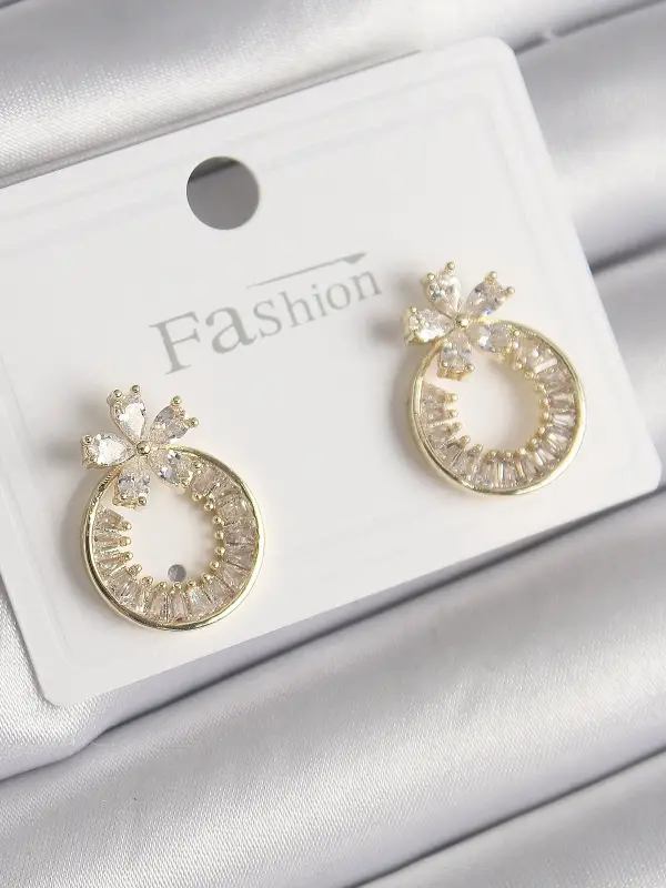 Pirinç Gold Renk Zirkon Taşlı Halka Model Çiçek Figür Kadın Küpe