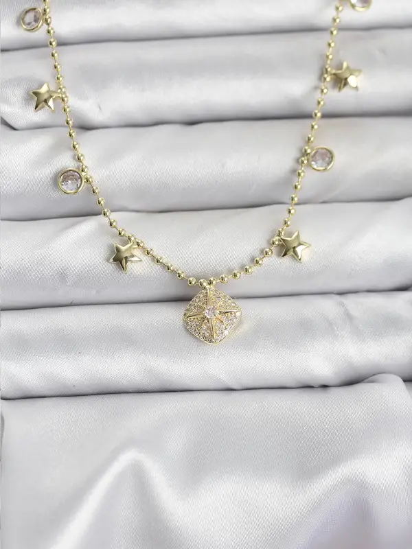 Pirinç Gold Renk Zirkon Taşlı Kutup Yıldızı Model Kadın Kolye