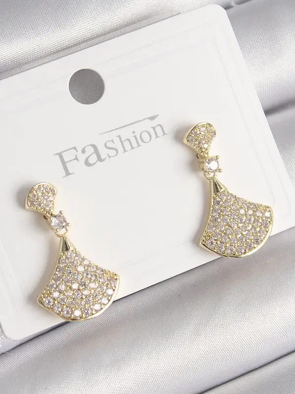 Pirinç Gold Renk Zirkon Taşlı Motif Model Kadın Küpe