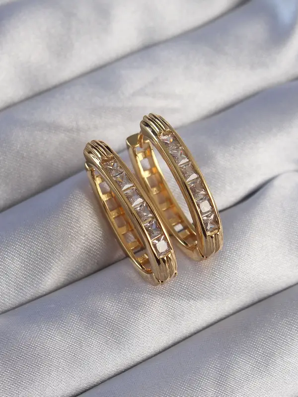 Pirinç Gold Renk Zirkon Taşlı Oval Model Küpe