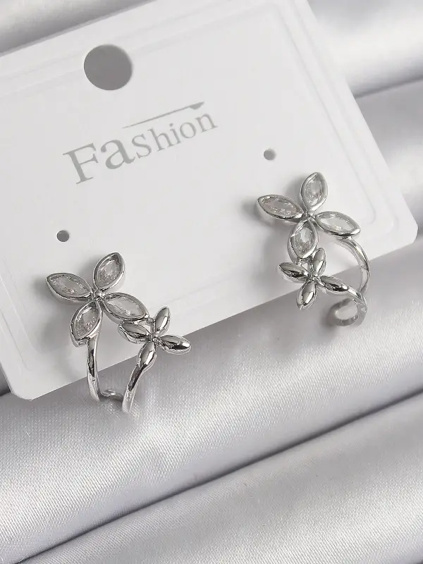 Pirinç Gümüş Renk Zirkon Taşlı 2Li Çiçek Model Kadın Küpe