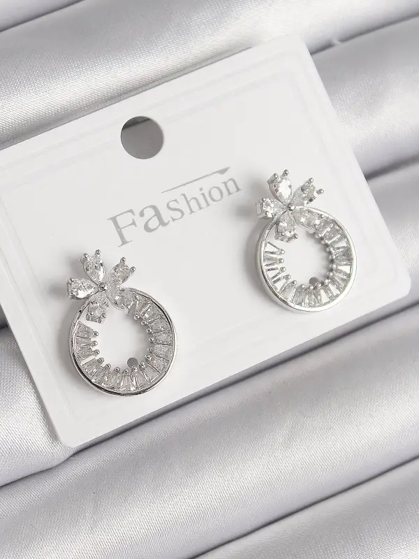 Pirinç Gümüş Renk Zirkon Taşlı Halka Model Çiçek Figür Kadın Küpe