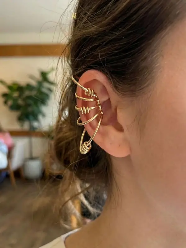 Pirinç Halkalı Model Gold Renk Kıkırdak Küpe