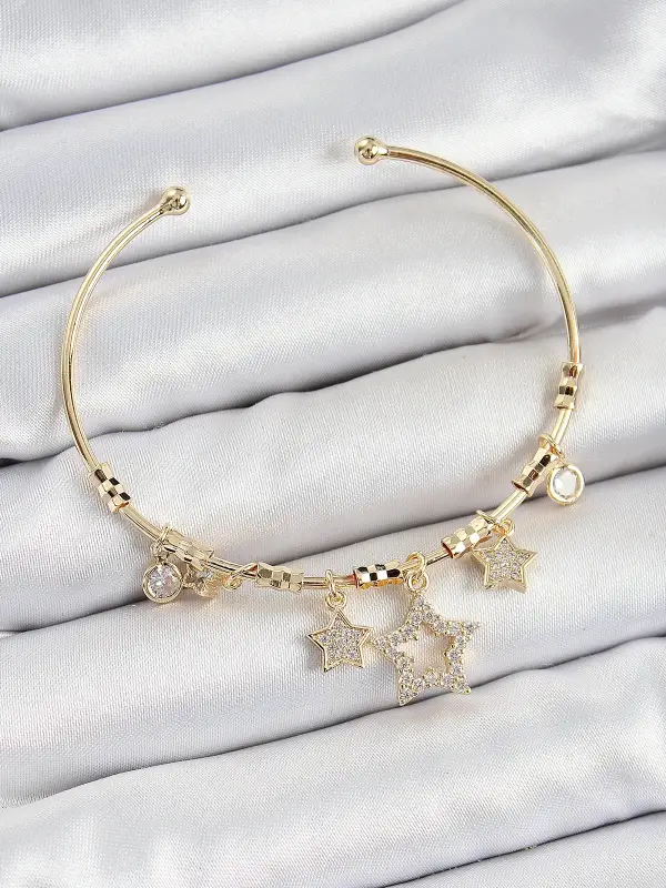 Pirinç Zirkon Taşlı Yıldız Model Gold Renk Charm Bileklik