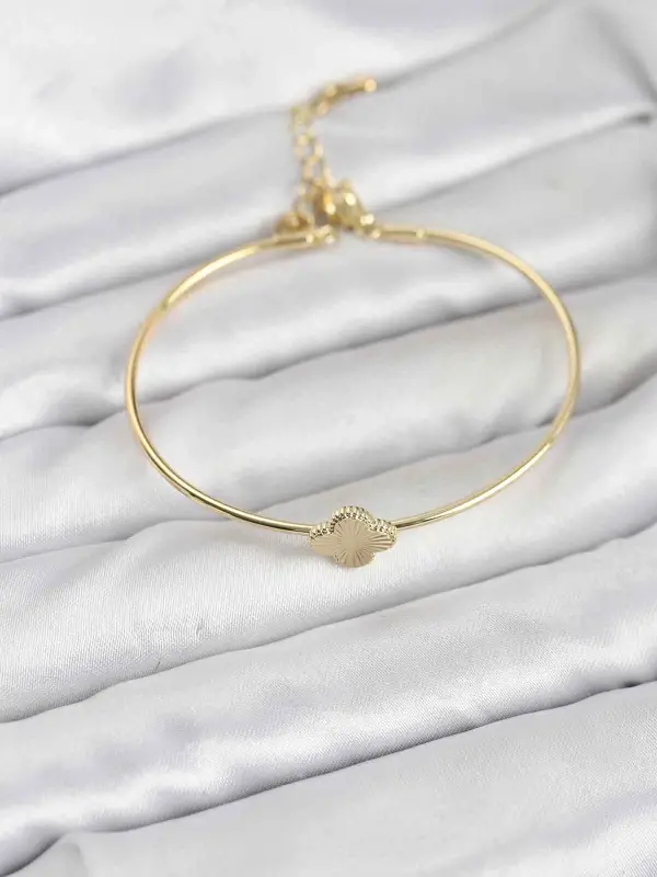 Yonca Model Gold Renk Kadın Bileklik
