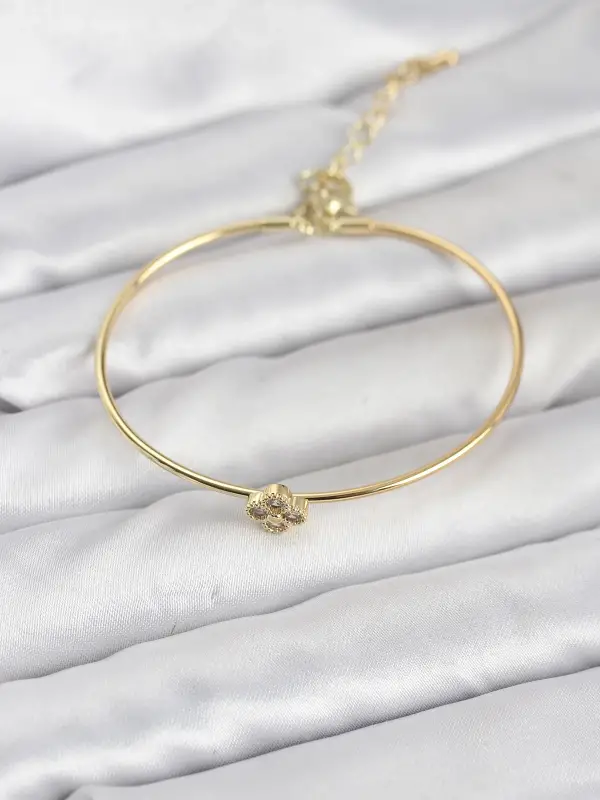 Zirkon Taşlı Yonca Model Gold Renk Kadın Bileklik