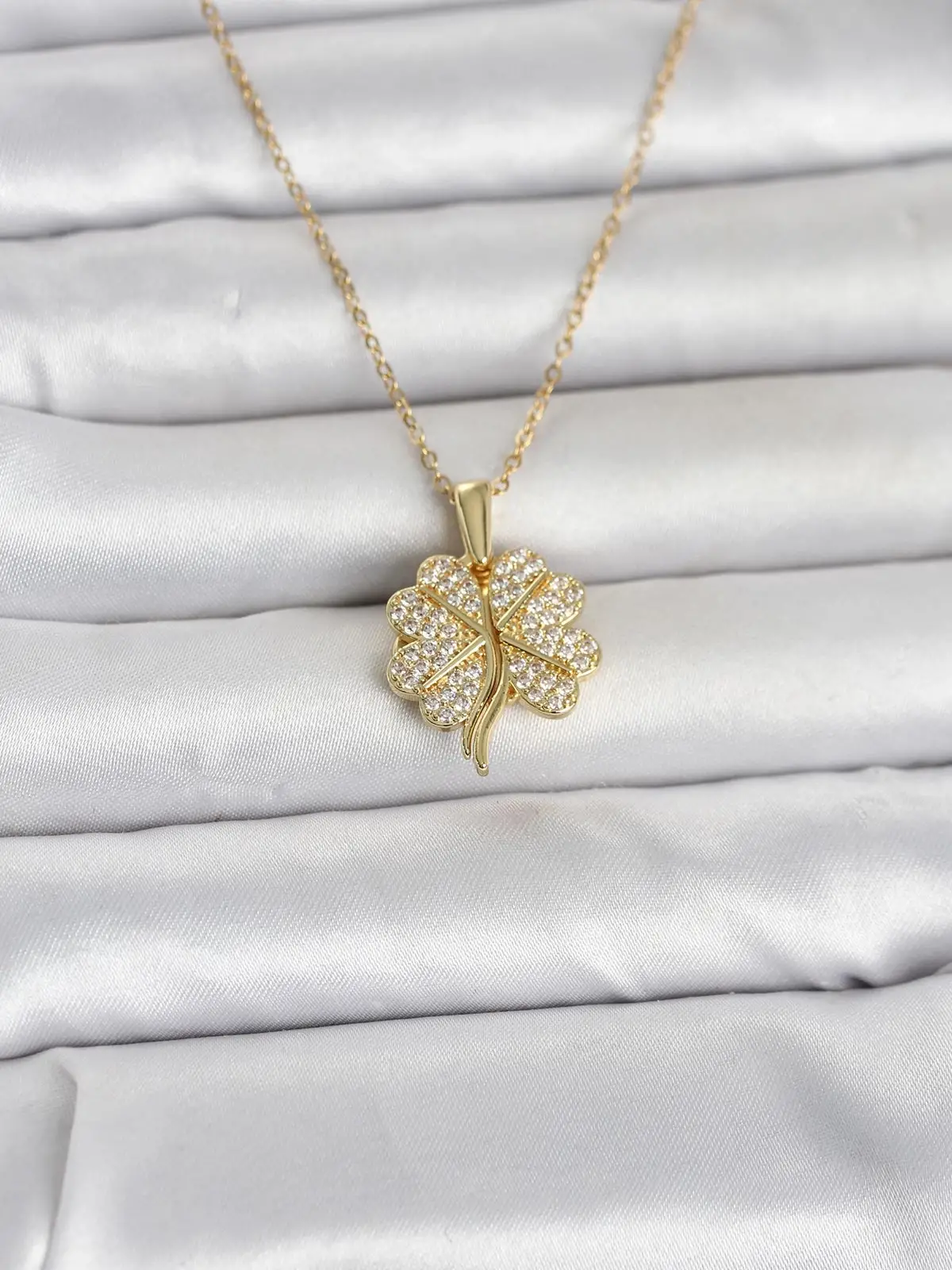316L Çelik Gold Renk Açılabilir Yonca Model Zirkon Taşlı Kadın Kolye