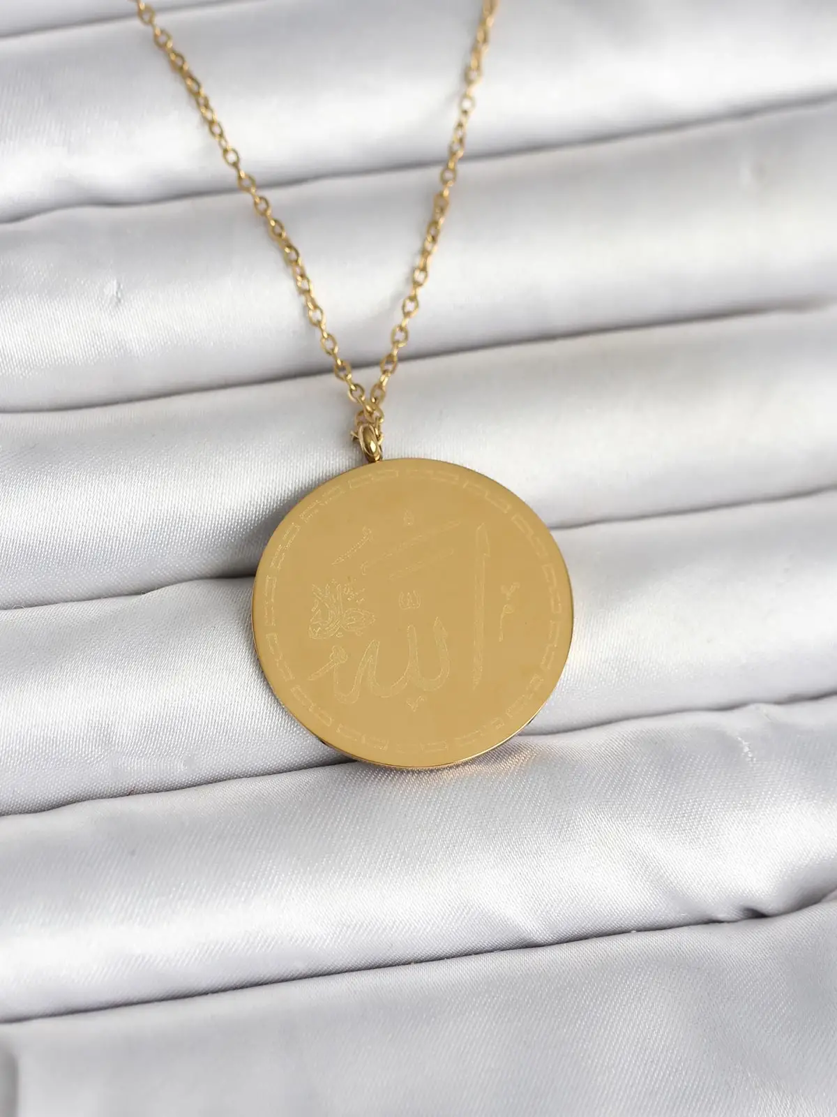 316L Çelik Gold Renk Ayetel Kürsi ve Allah Yazılı Kolye
