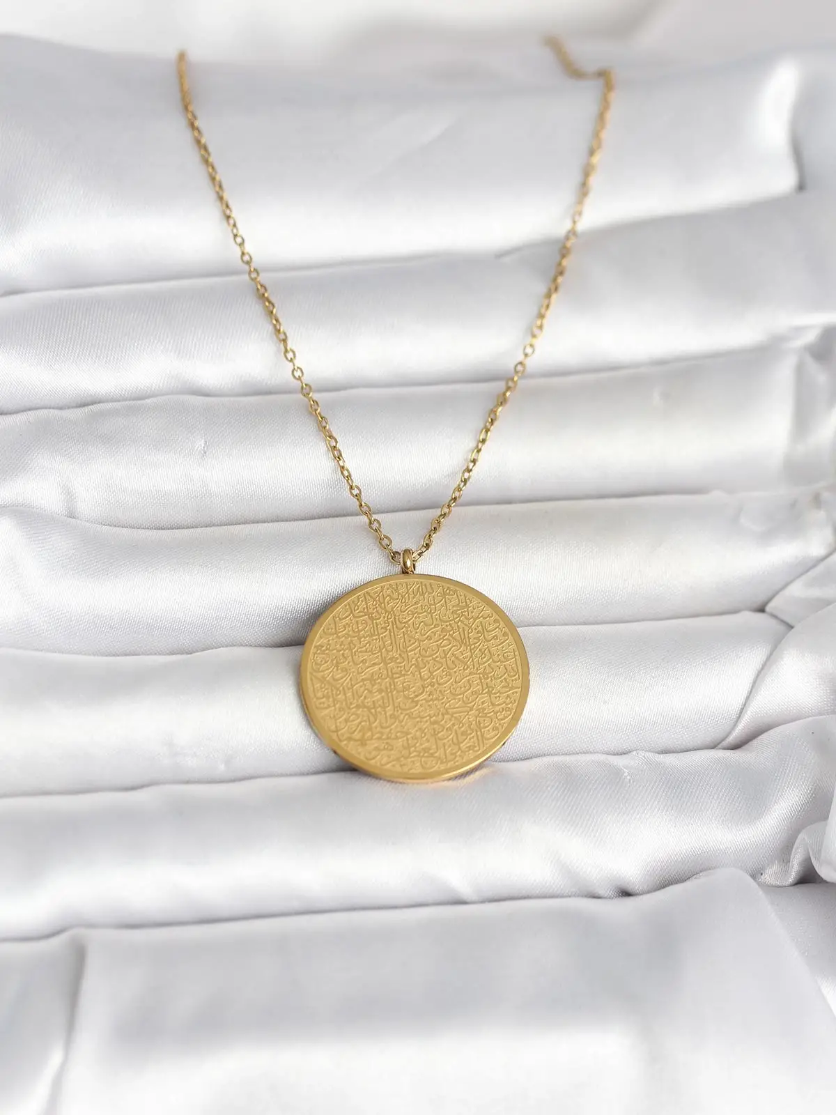 316L Çelik Gold Renk Ayetel Kürsi ve Allah Yazılı Kolye
