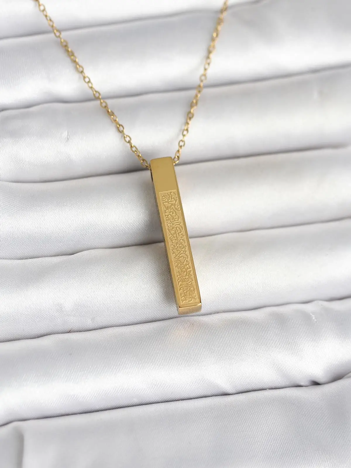 316L Çelik Gold Renk Ayetel Kürsi Yazılı Bar Çubuk Kolye