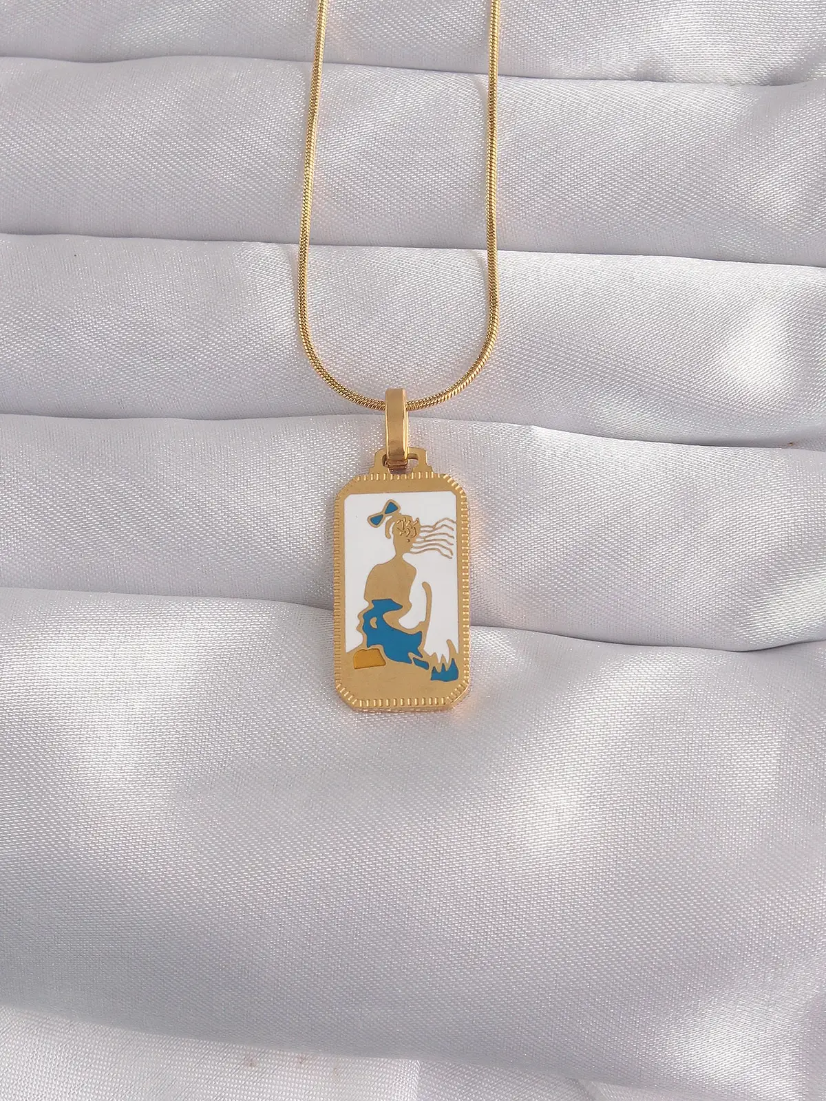 316L Çelik Gold Renk Beyaz Mineli Kız Figür Tarot Kolye