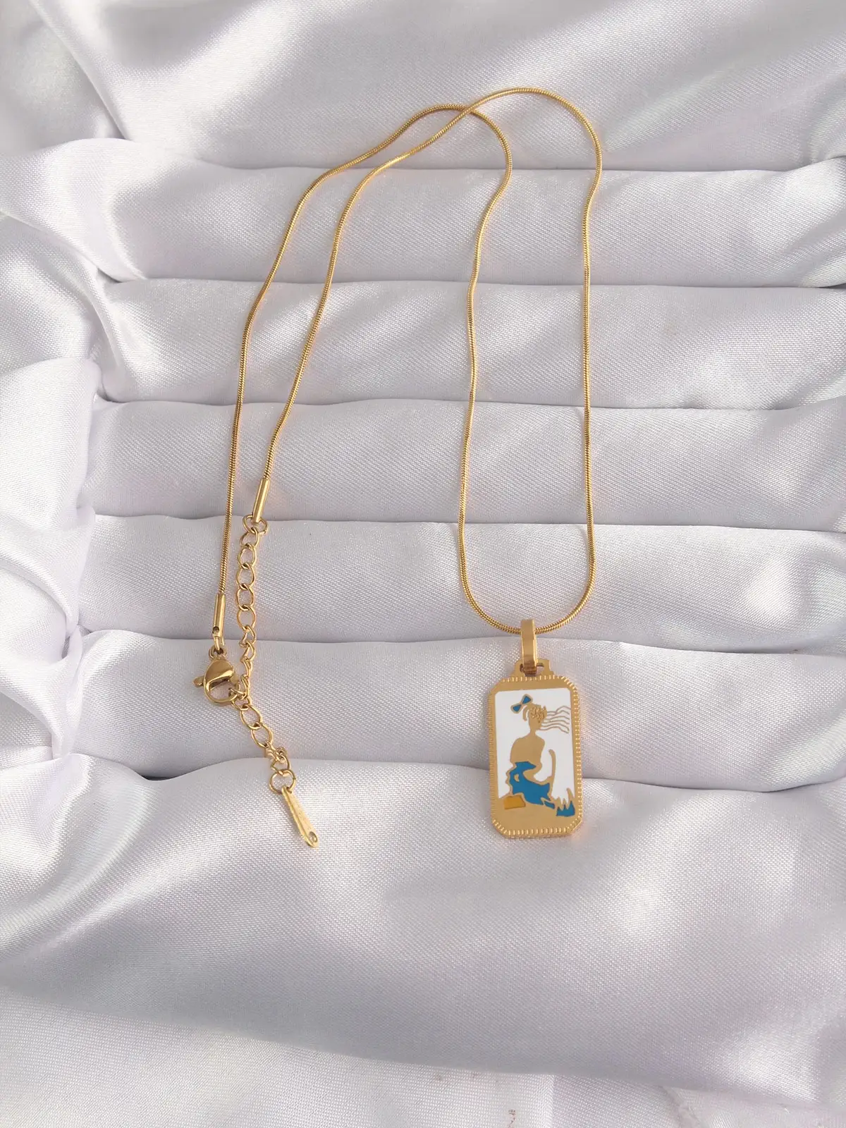 316L Çelik Gold Renk Beyaz Mineli Kız Figür Tarot Kolye