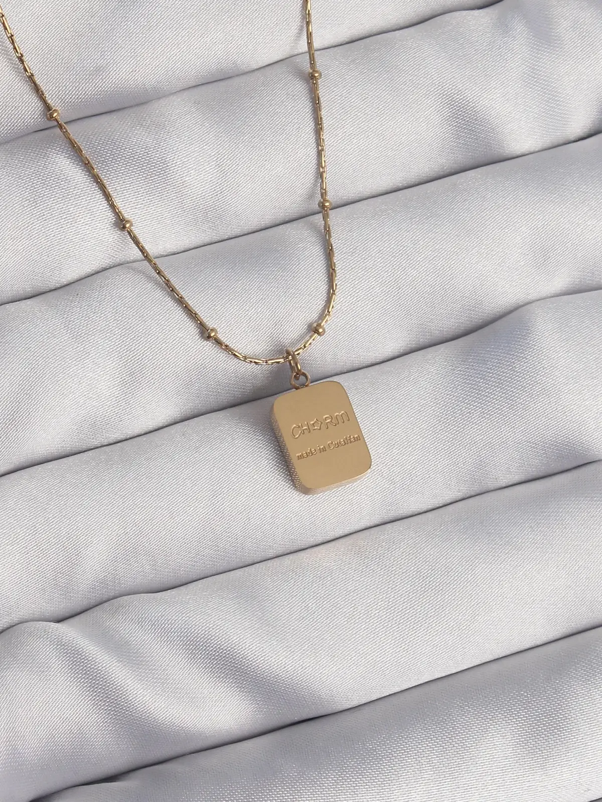 316L Çelik Gold Renk Kare Charm Model Kolye