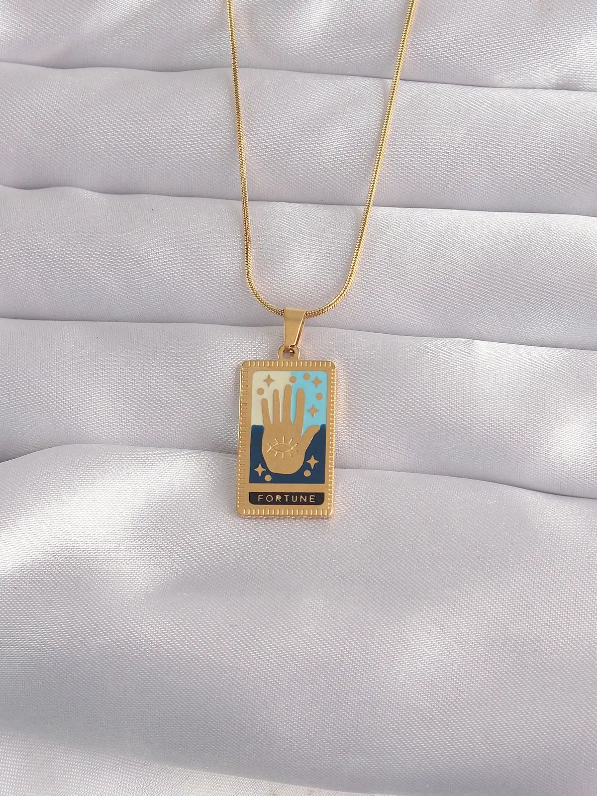 316L Çelik Gold Renk Karışık Mineli El Figür Tarot Kolye