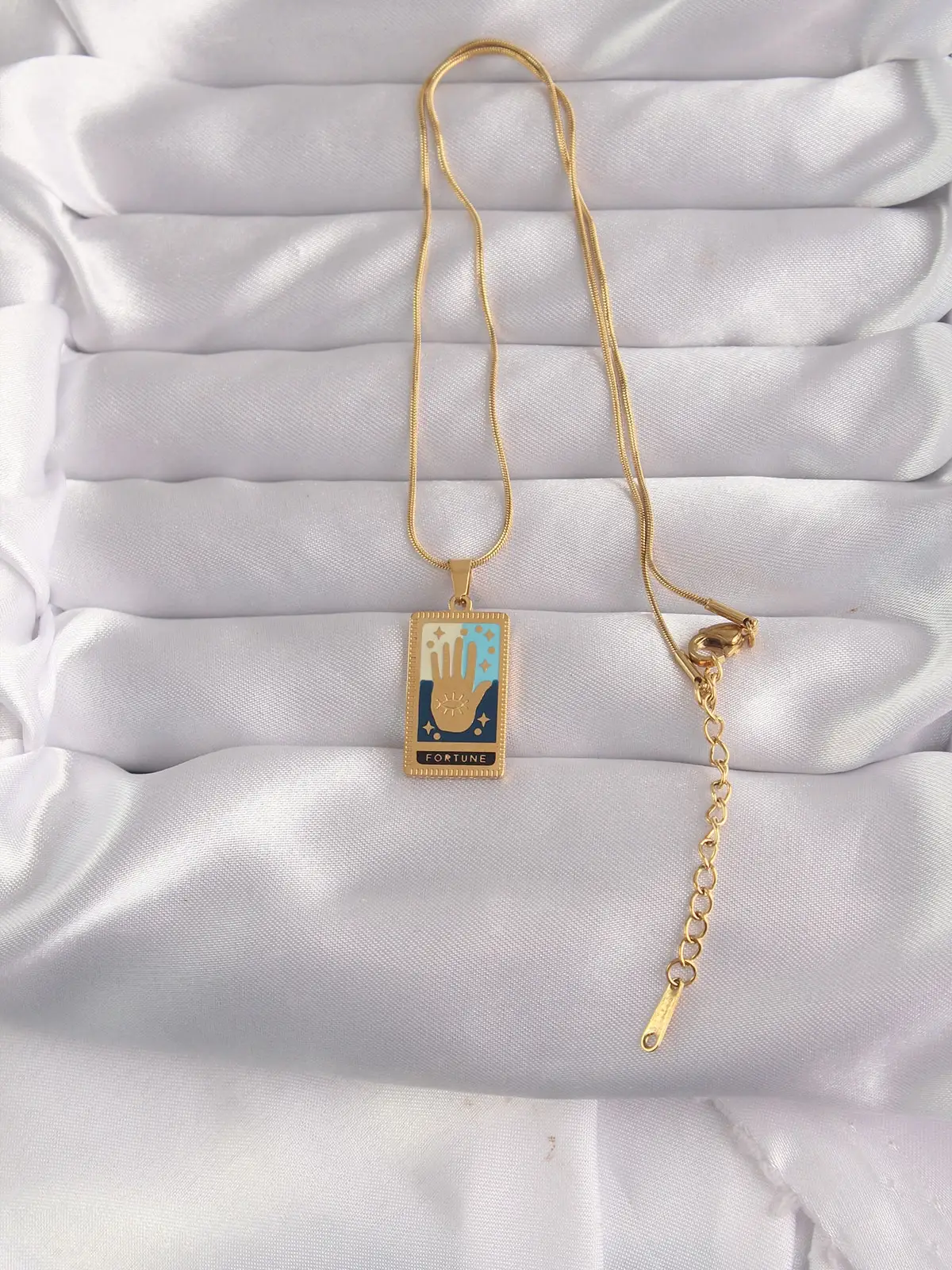 316L Çelik Gold Renk Karışık Mineli El Figür Tarot Kolye