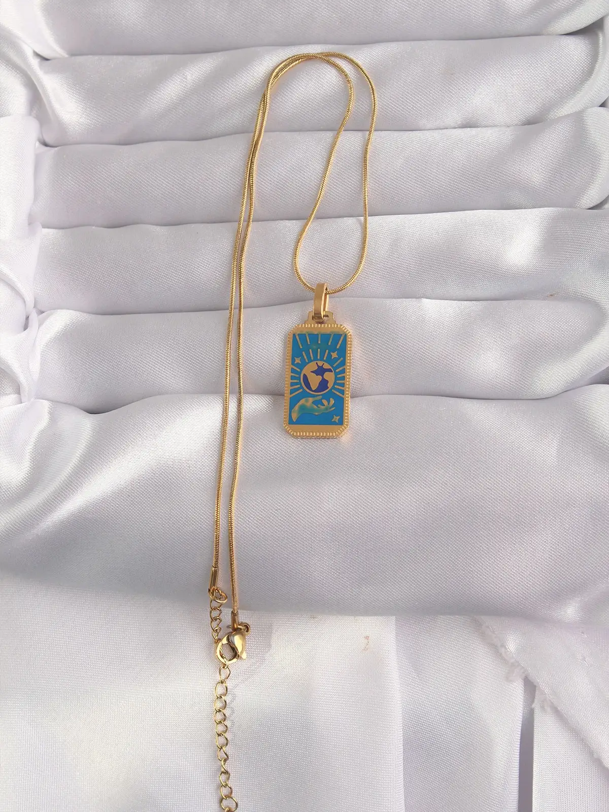 316L Çelik Gold Renk Mavi Mineli El Figür Tarot Kolye