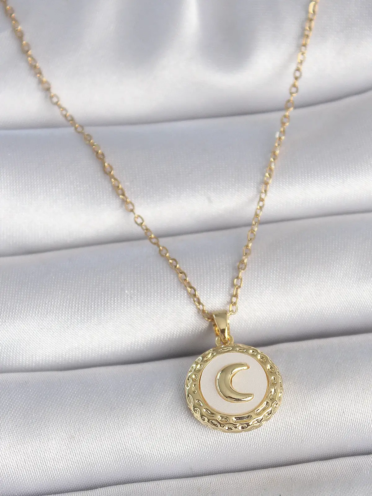 316L Çelik Gold Renk Zincir Beyaz Mineli Hilal İşlemeli Madalyon Model Kadın Kolye