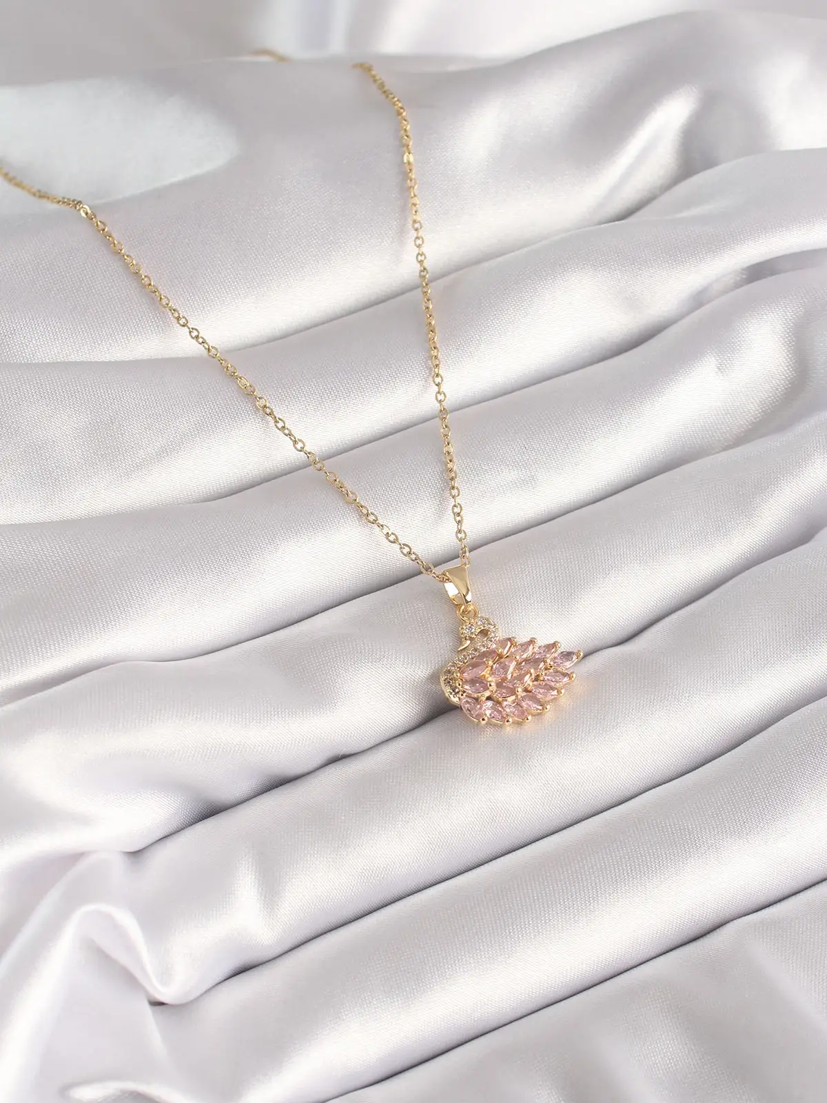 316L Çelik Gold Renk Zincir Pembe Zirkon Taşlı Kuğu Model Kadın Kolye