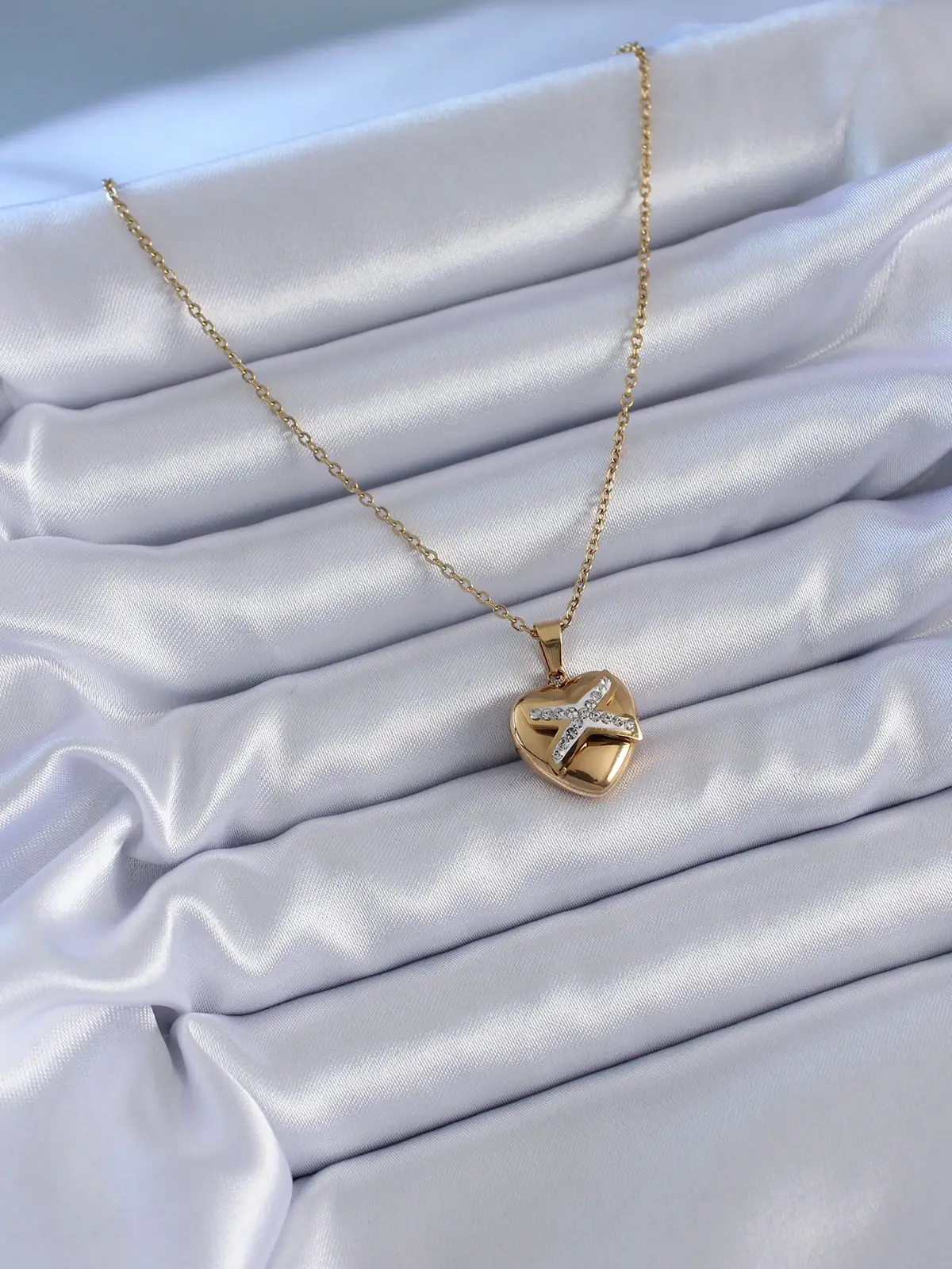 316L Çelik Gold Renk Zirkon Detay Kalp Model Kadın Kolye